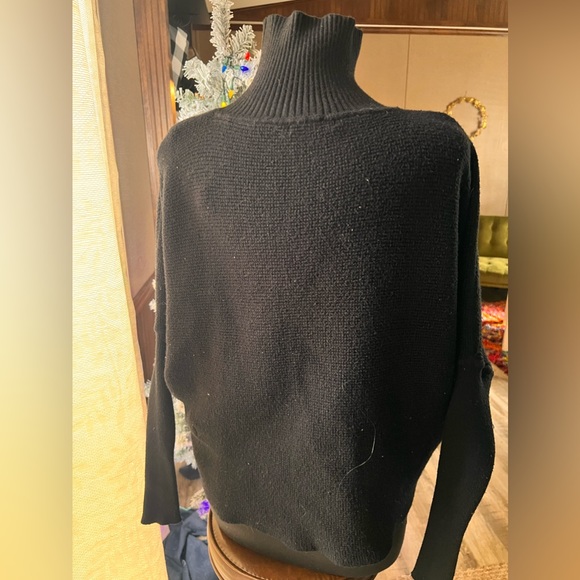 Elan size m cross, front turtleneck, sweater, thumb holes - Picture 2 of 9